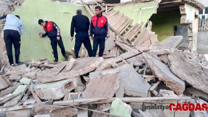 Şanlıurfa'da ev çöktü, bir çocuk yaralandı