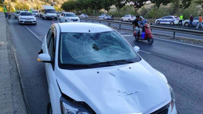 Şanlıurfa'da feci kaza: Otomobilden düşen eşyası sonu oldu