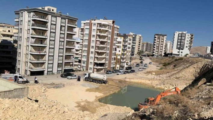 Şanlıurfa'da göçük altında kalan işçi ağır yaralandı