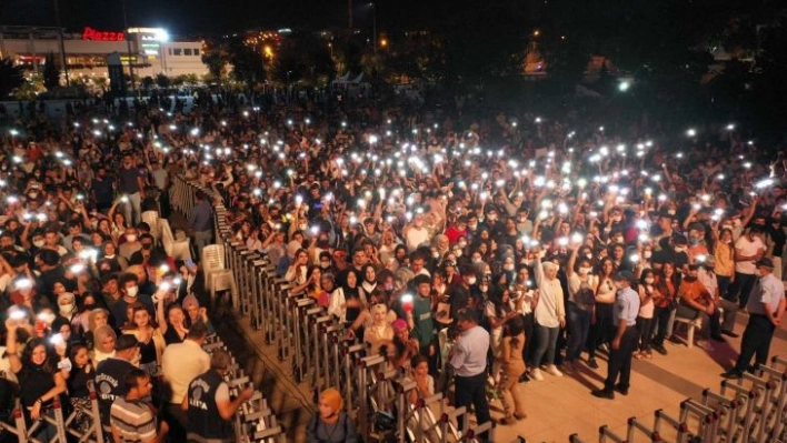 Şanlıurfa'da Gripin konserine yoğun ilgi