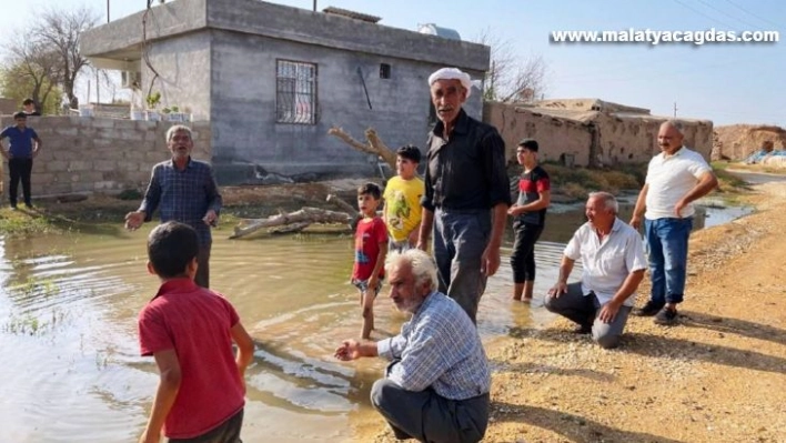 Şanlıurfa'da iki mahalle su altında kaldı