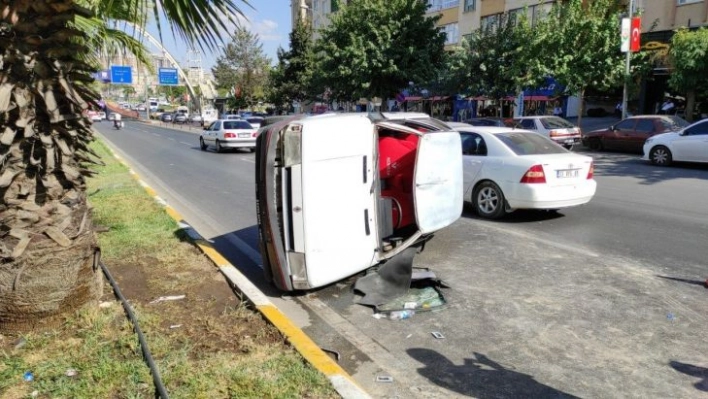 Şanlıurfa'da otomobil devrildi: 4 yaralı