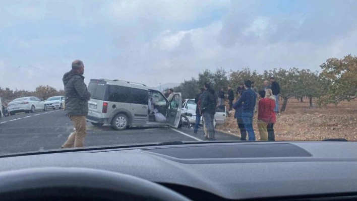 Şanlıurfa'da otomobiller çarpıştı: 8 yaralı