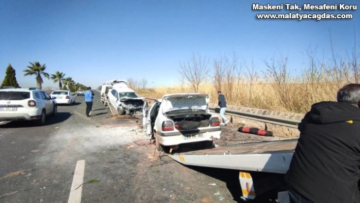 Şanlıurfa'da otomobiller kafa kafaya çarpıştı: 6 yaralı