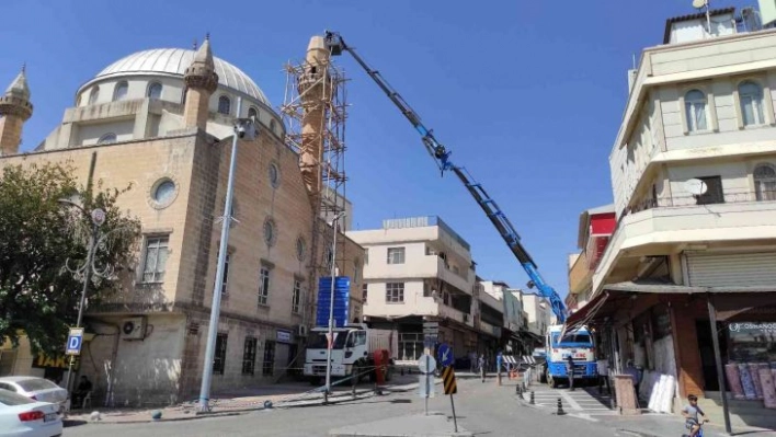 Şanlıurfa'da tehlike oluşturan minare onarılıyor