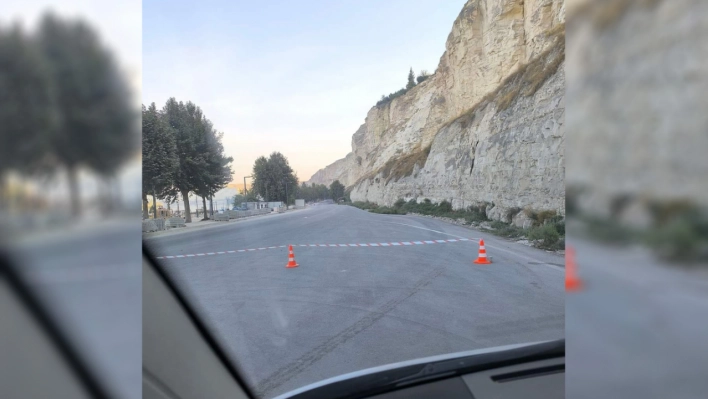 Şanlıurfa'da yaşanan heyelanda aracın üzerine kaya düştü