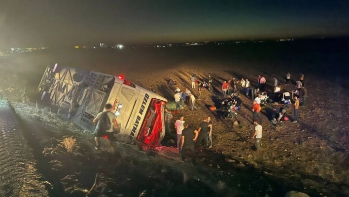 Şanlıurfa'da yolcu otobüsü şarampole devrildi: 25 yaralı