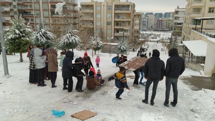 Şanlıurfa sokakları kayak pistine döndü