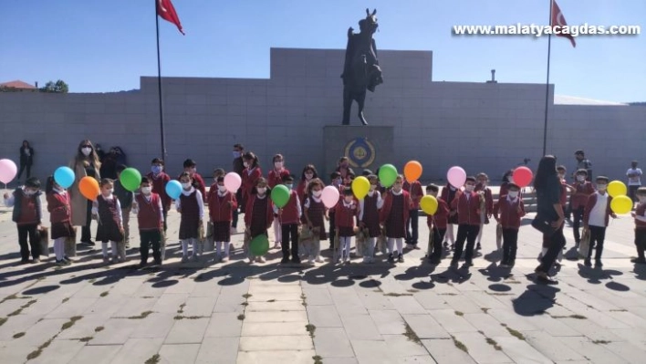 Sarıkamış'ta İlköğretim Haftası etkinliği