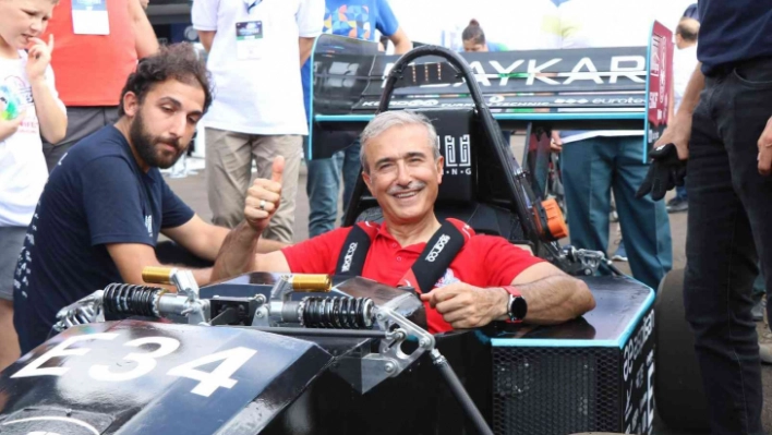 Savunma Sanayi Başkanı İsmail Demir, F1 aracından gözdağı verdi