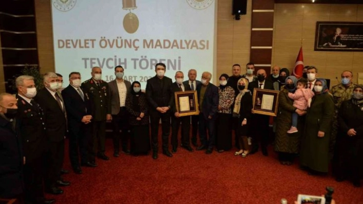 Şehit ailesi ve gazilere övünç madalyaları törenle verildi