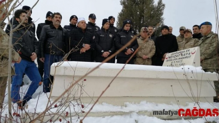 Şehit Nevzat Kaya şehadetinin yıl dönümünde mezarı başında anıldı