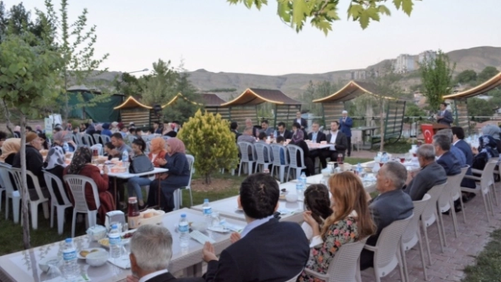 Şehit yakınları ve gaziler iftarda buluştu