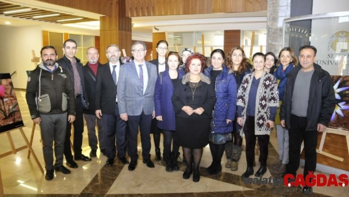 Selçuk'ta 'Orta Torosların Endemik Bitkileri' fotoğraf sergisi açıldı