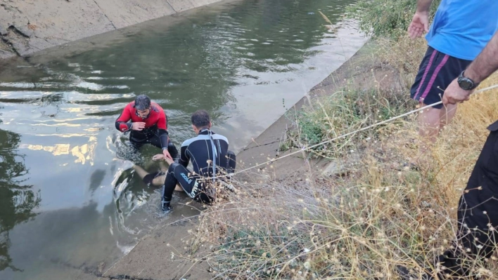 Serinlemek için girdiği sulama kanalında cesedi bulundu