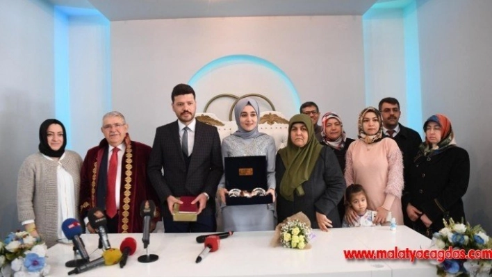 Sevgililer Gününde 17 çifte toplu nikah