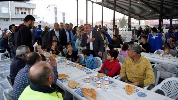 Seyhan'da iftar sofrası kuruldu