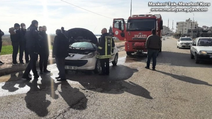 Seyir halindeki otomobil yandı