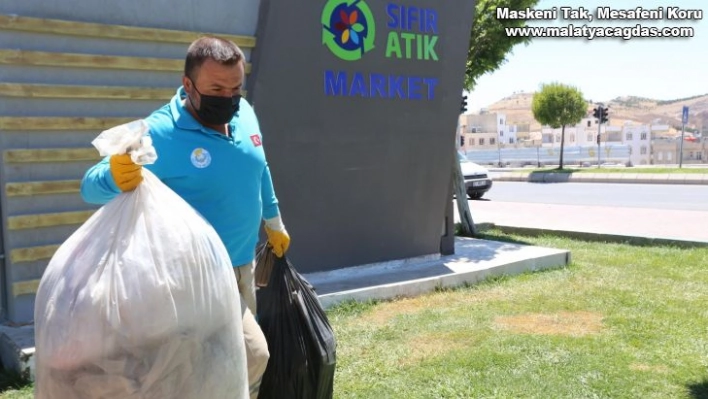 Sıfır atık market ile geri dönüşüme katkı sağlanıyor