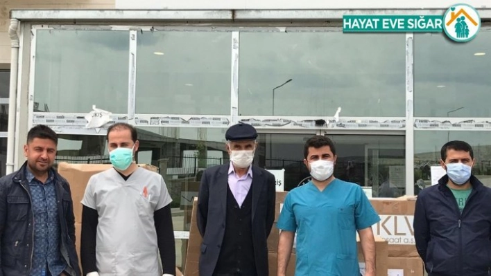 Silvanlı iş adamından sağlık çalışanlarına yüz koruyucu siper ve maske yardımı