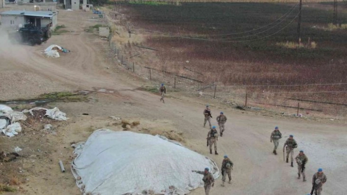 Sınırda göçmen kaçakçılarına eş zamanlı operasyon