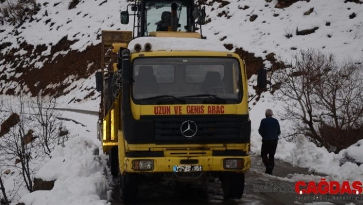 Şırnak'ta kar kalınlığı 2 metreye ulaştı, köy yolları ulaşıma kapandı