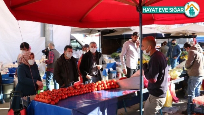 Sivaslılar pazar alışverişlerini ihmal etmedi