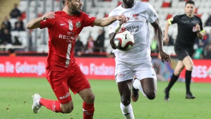 Sivasspor - Antalyaspor rövanş maçının saati değişti