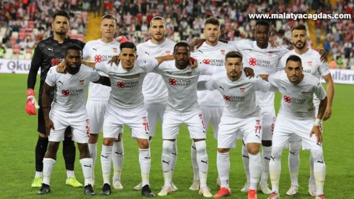 Sivasspor'da 11 futbolcu geldi, 8 gitti