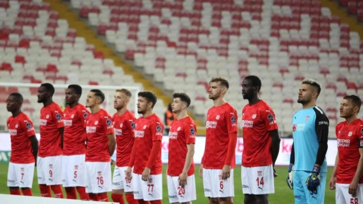 Sivasspor'da 2 futbolcu ceza sınırında