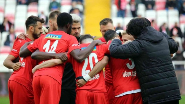 Sivasspor'da 2 isim ceza sınırında