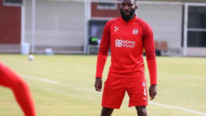 Sivasspor'da Aaron Appindangoye 354 gün sonra forma giydi