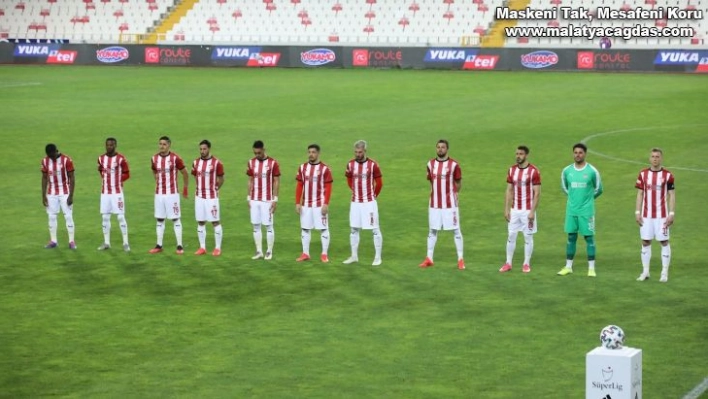 Sivasspor'da ceza sınırındaki futbolcular kart görmedi