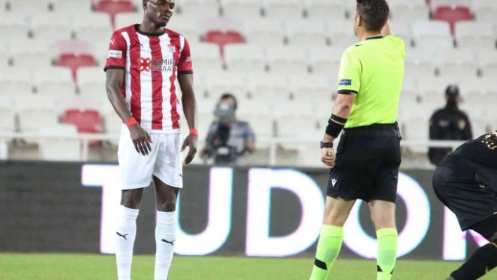 Sivasspor'da Cofie, ceza sınırında