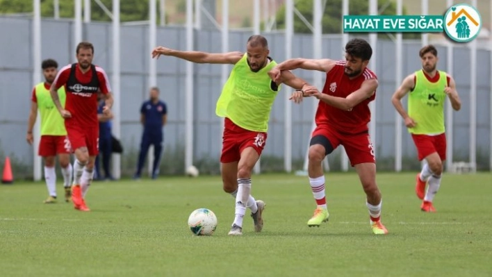 Sivasspor'da Denizlispor mesaisi sürüyor