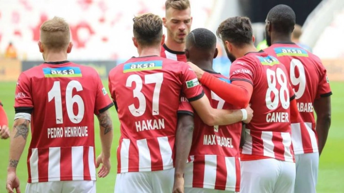 Sivasspor evinde ilk kez kazandı