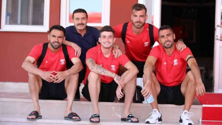 Sivasspor kafilesi Adana'ya gitti