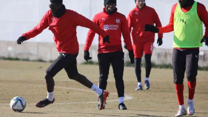 Sivasspor, Kayseri maçın yoğun tempoda hazırlanıyor