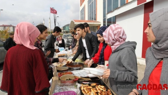 Sokak hayvanları yararına kermes düzenlendi