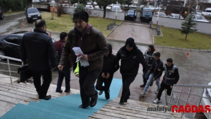 Sosyal medya üzerinden uyuşturucu satan kardeşler tutuklandı