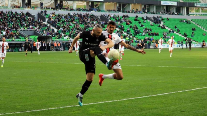 Sakaryaspor Gençlerbirliği'ni 2-1 mağlup etti