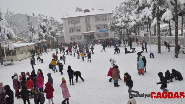 Şuhut'ta kar 35 santimi buldu