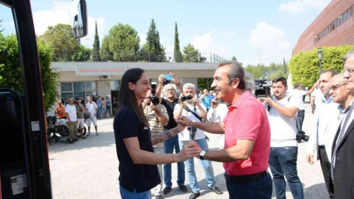 Sultanlar Ligi'nin yeni takımı Çukurova Belediyesi Adana Demirspor Kulübü tanıtıldı