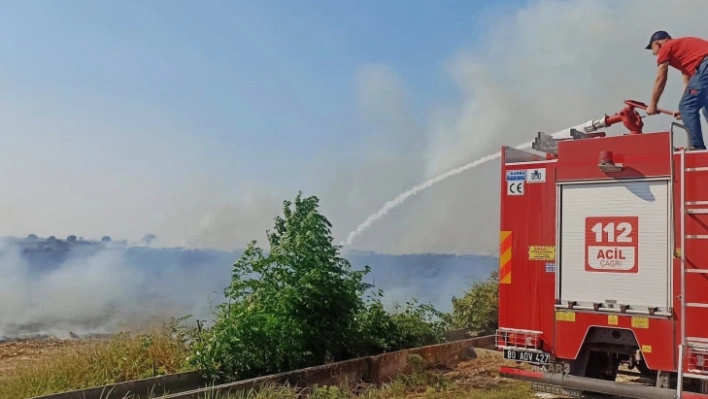 Sumbas'ta çıkan anız yangını söndürüldü