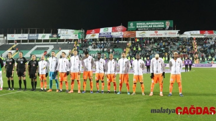 Süper Lig: Denizlispor: 0 - Alanyaspor: 3 (İlk Yarı)