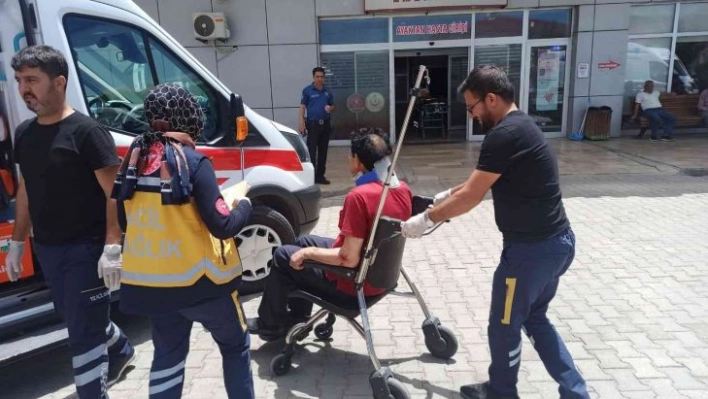 Takla atan otomobilde bulunan 2 kişi yaralandı