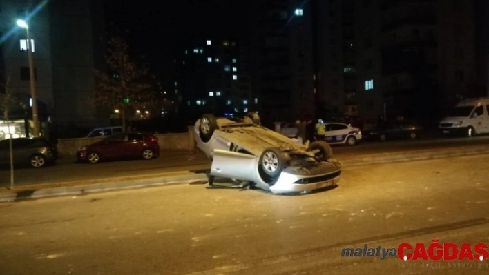 Takla atan otomobilden hafif yaralı kurtuldu