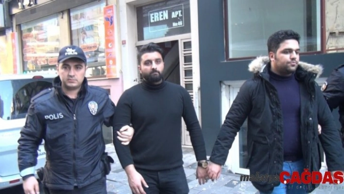 Taksim'de turistler birbirine girdi: 2 kişi bıçaklandı