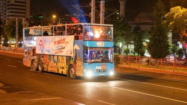 Talas'ta gezi otobüsüyle 19 Mayıs coşkusu