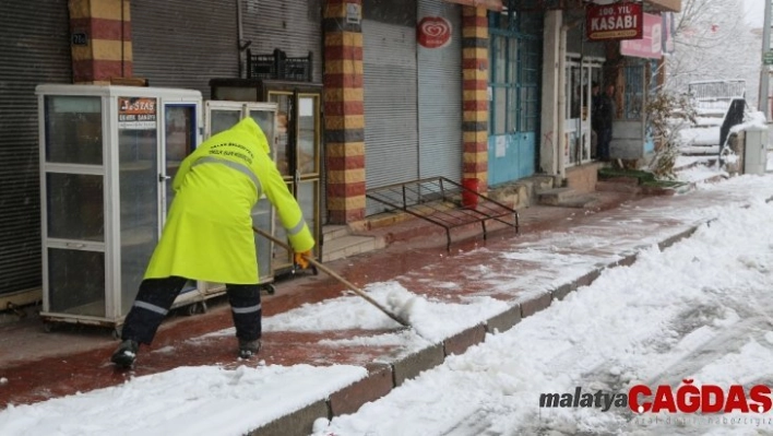 Talas'ta karla mücadele ekipleri sahada